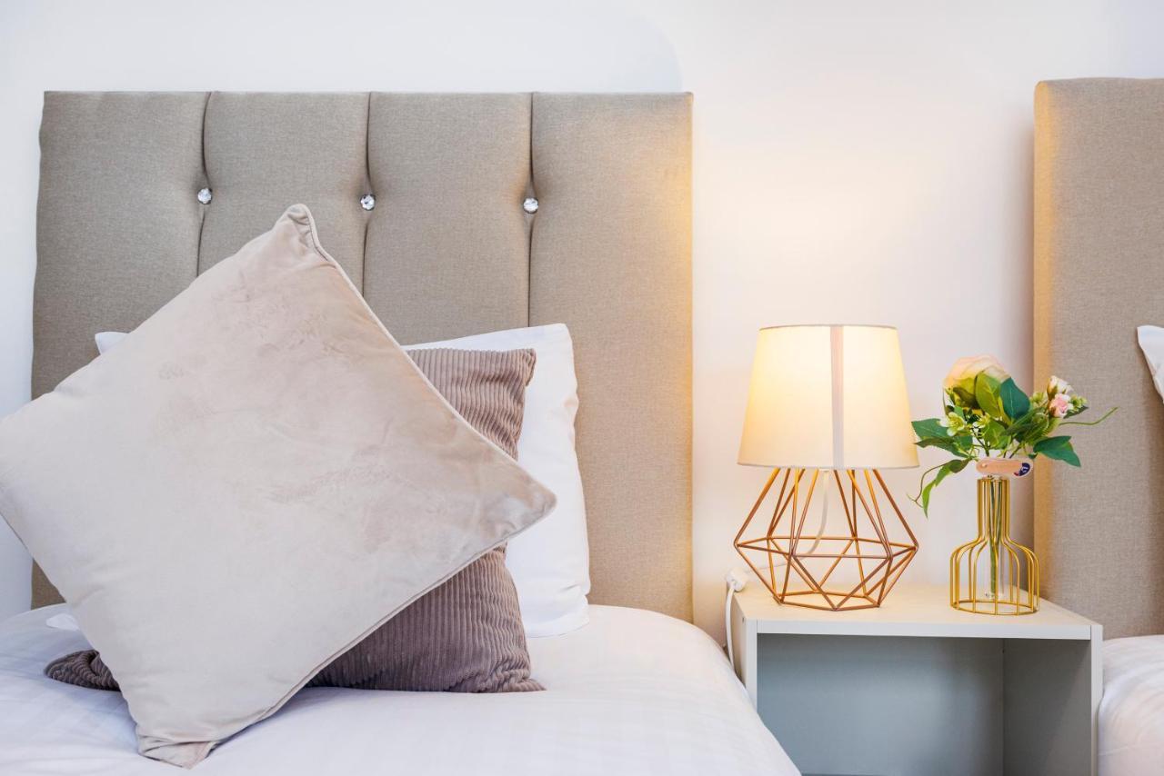 Lovely 2 Bd Hse With Parking Near Excel Londres Exterior foto